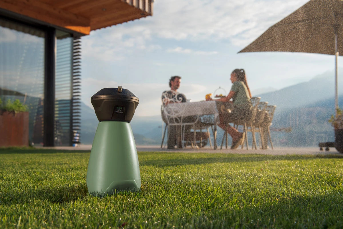 Nebulizador Mini Geyser 2L em uso com líquido repelente